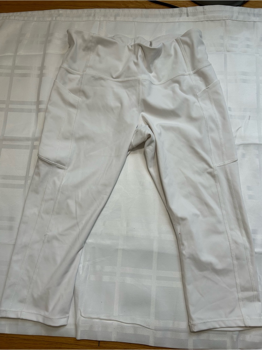 Athleta White Women's Mid-Rise Athletic Capri Shorts